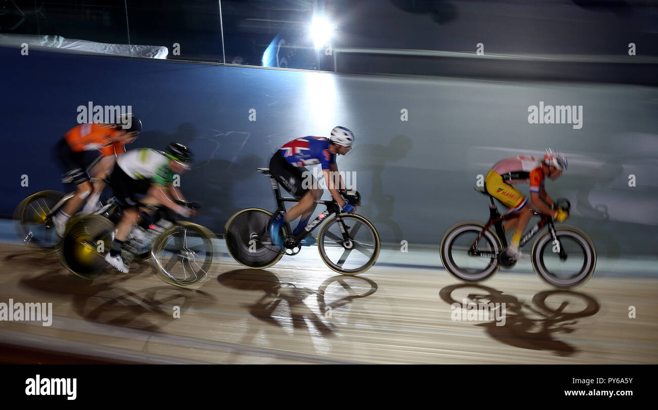Riders during the Madison Chase during day three of the Six Day Series at Lee Valley Velopark, London. PRESS ASSOCIATION Photo. Picture date: Thursday October 25, 2018. Photo credit should read: Steven Paston/PA Wire. RESTRICTIONS: Editorial use only, no commercial use without prior permission Stock Photo