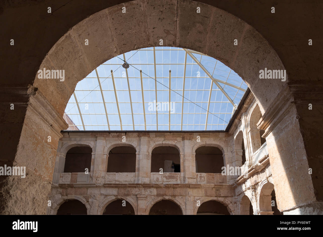 View through one of the arches of the courtyard of the Palace of the Dukes of Medinaceli in Medinaceli, Soria, Spain Stock Photo