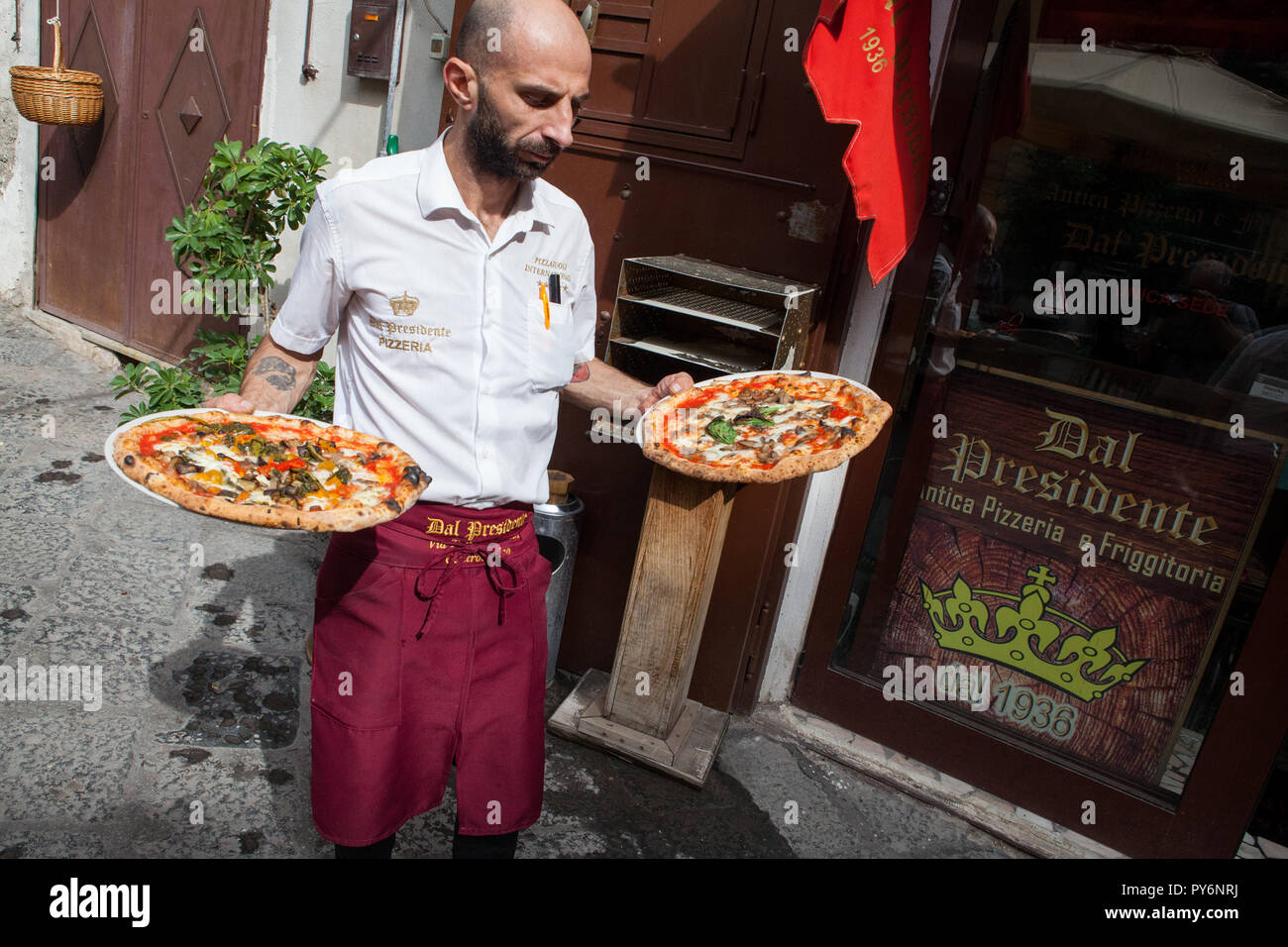 Waiter italy hi-res stock photography and images - Alamy