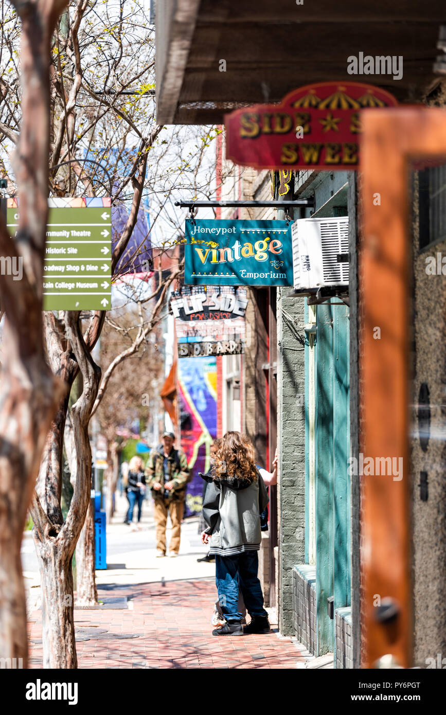 Asheville Usa April 19 2018 Downtown Old Town Street In North