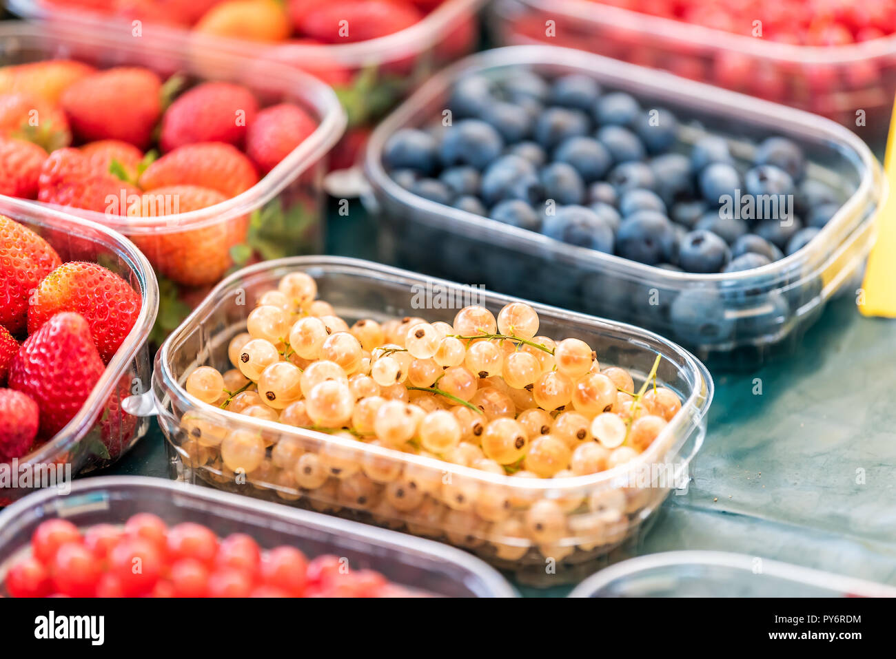 Blueberries in plastic container hires stock photography and images Alamy