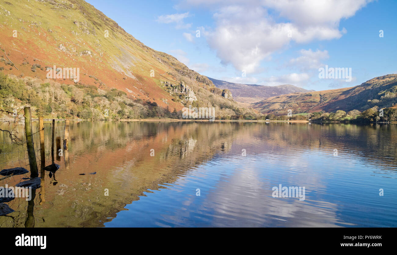 Autumn reflections on Llyn Gwynant in the Nant Gwynant Valley, Snowdonia National Park, North Wales, UK Stock Photo