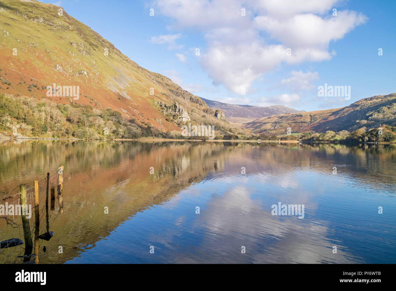 Autumn reflections on Llyn Gwynant in the Nant Gwynant Valley, Snowdonia National Park, North Wales, UK Stock Photo