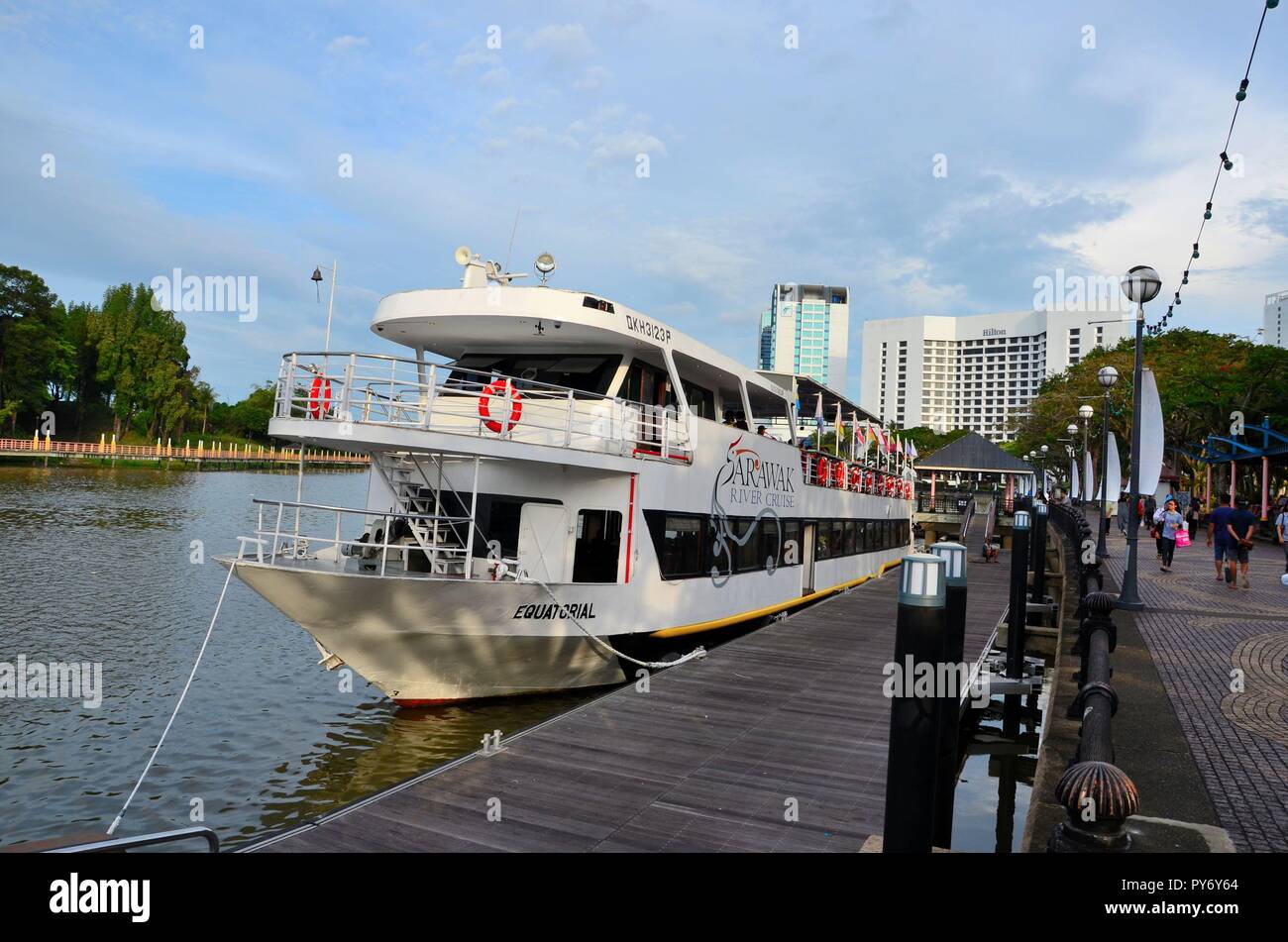 Sarawak River Cruise Tourism Boat Ferry With Passengers Awaits Departure Kuching Malaysia Stock Photo Alamy