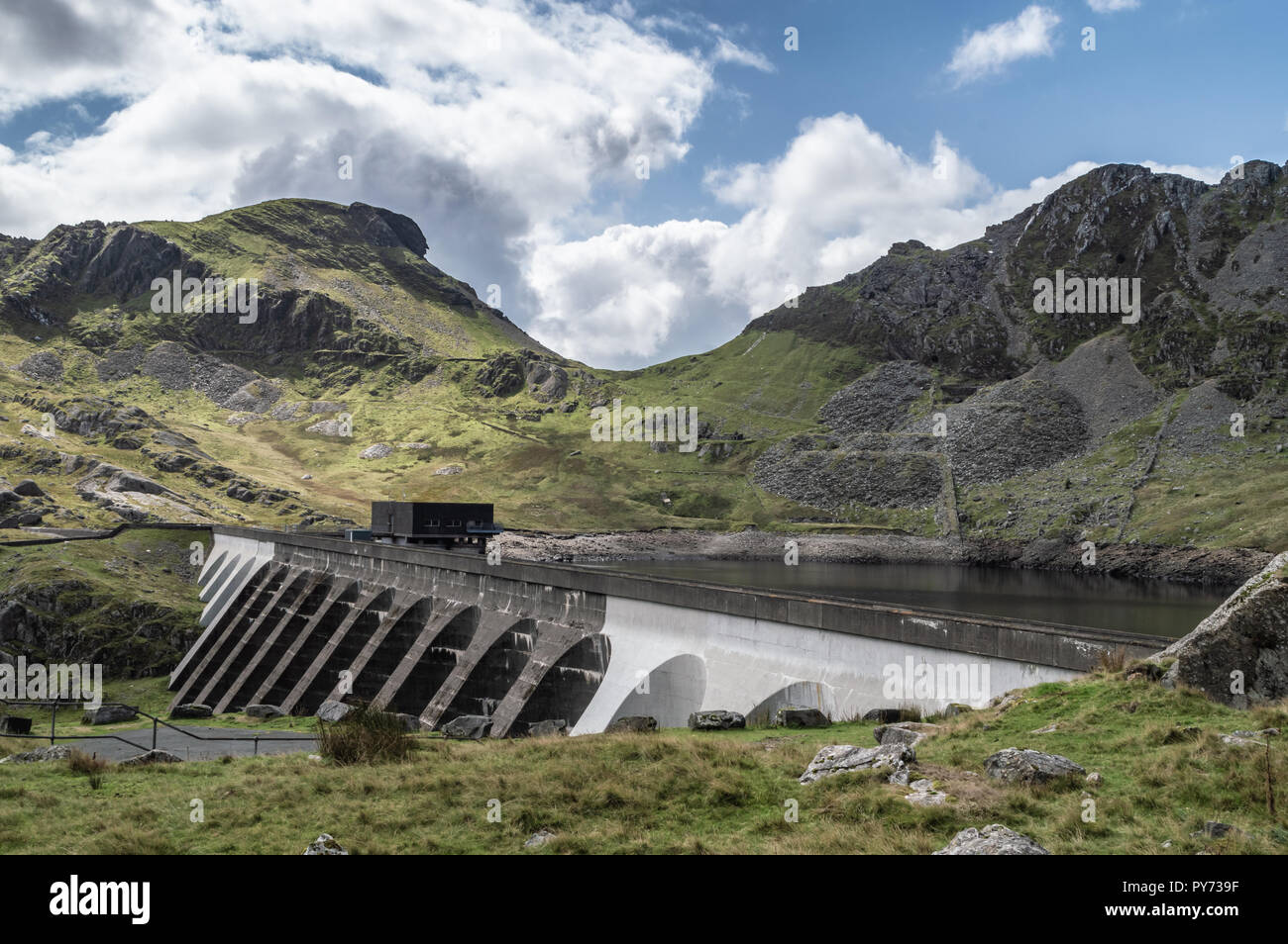 Stwlan Dam and the Moelwyn mountains near Blaenau Ffestiniog in Snowdonia. Stock Photo