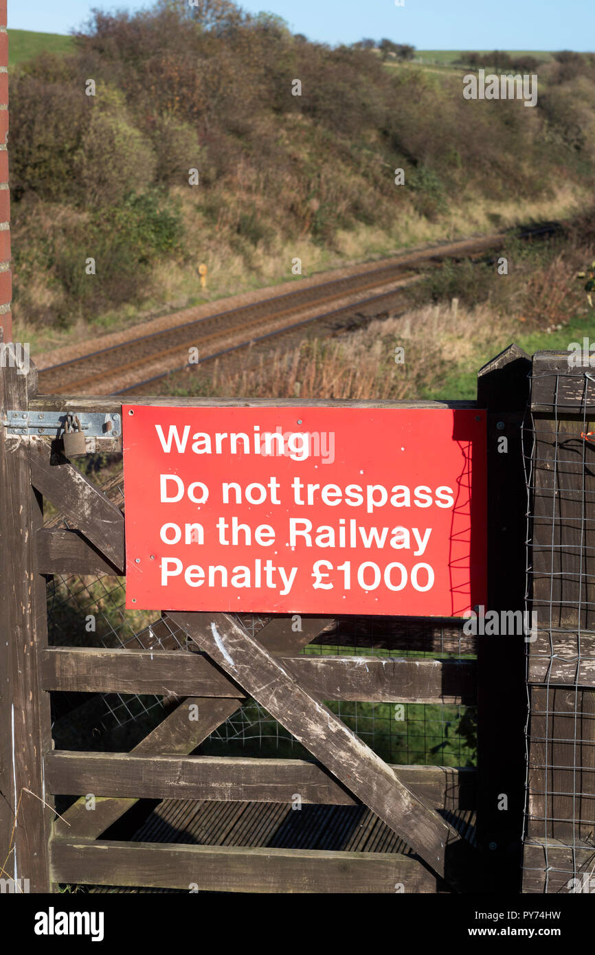 Warning notice Do not trespass on the railway Penalty £1000 - Durham coast line, Co. Durham, England, UK Stock Photo