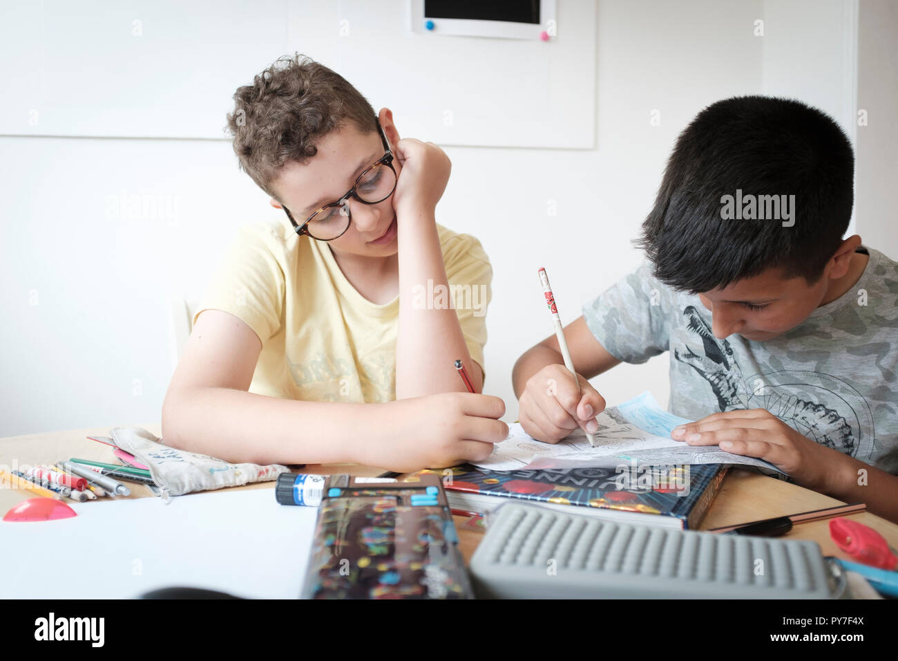 UK,London,Boys , 10-11 years old , drawing together Stock Photo