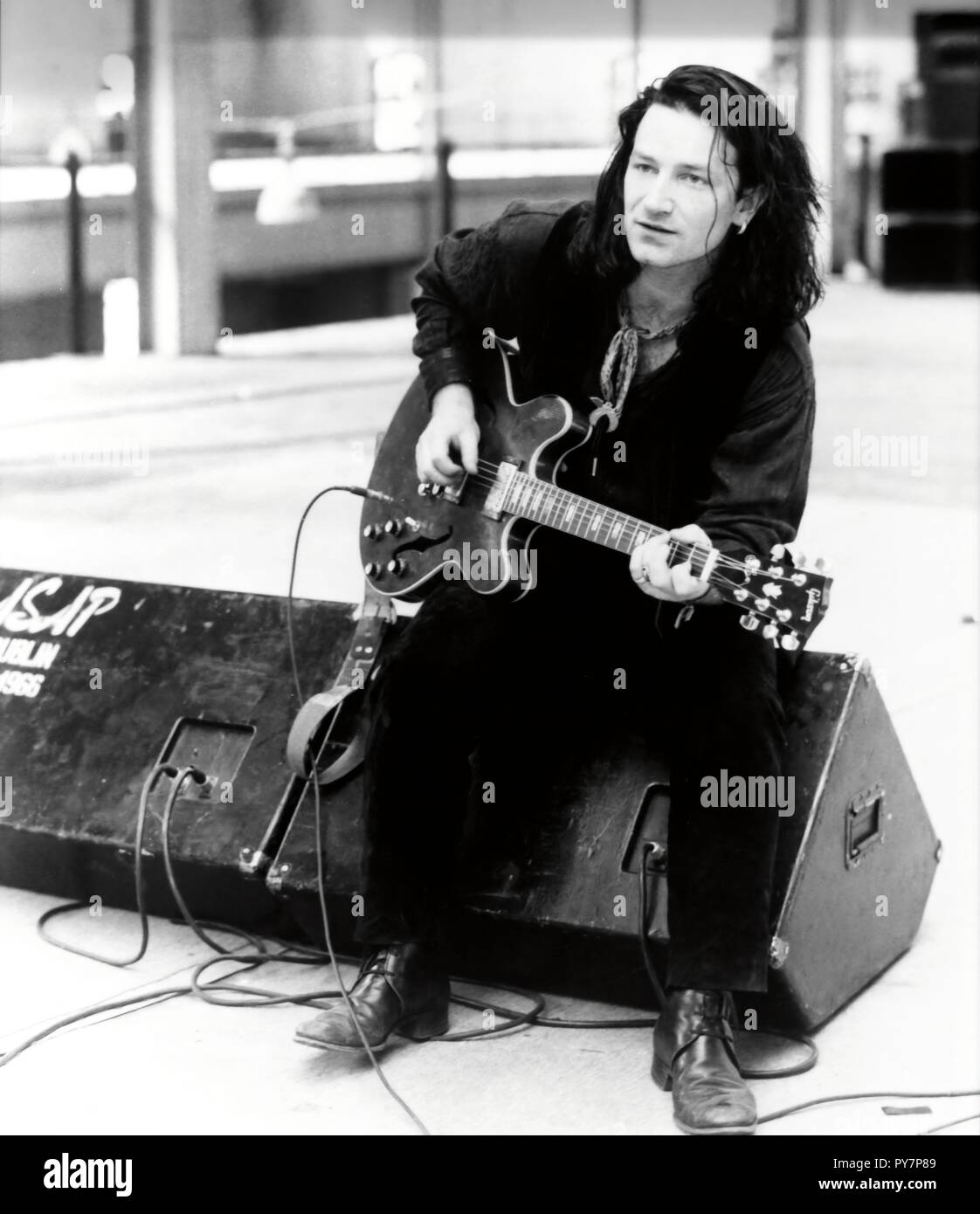 Original film title U2 RATTLE AND HUM. English title U2 RATTLE AND