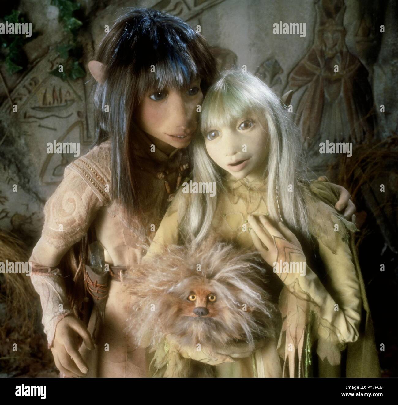 Original film title: THE DARK CRYSTAL. English title: THE DARK