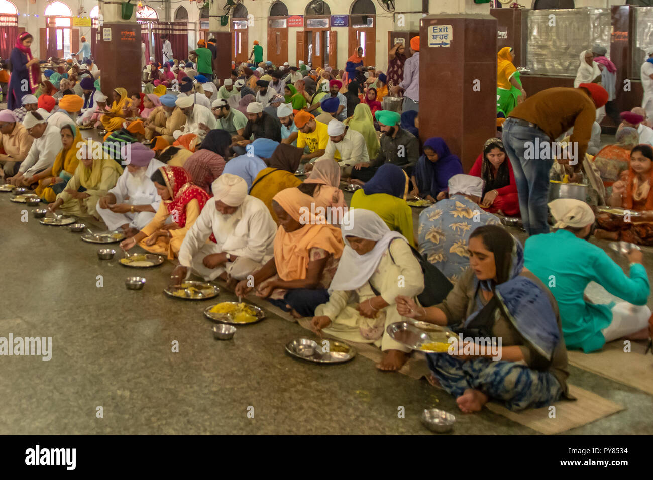 Eating Food at Langar Hall Community Kitchen,. Amritsar, Punjab, India Stock Photo