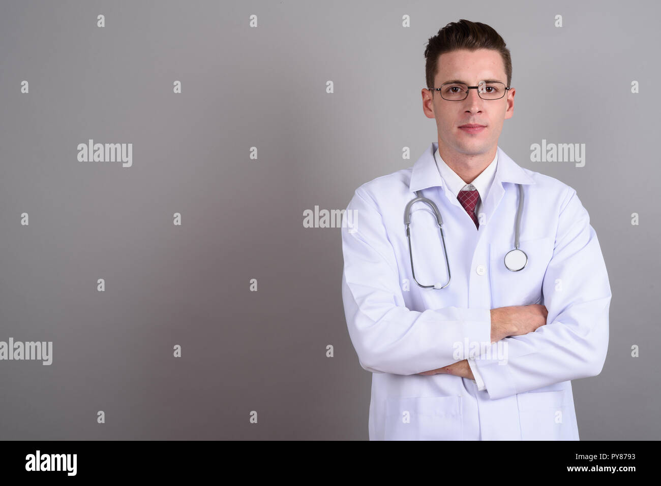 Stethoscope arms crossed hi-res stock photography and images - Alamy