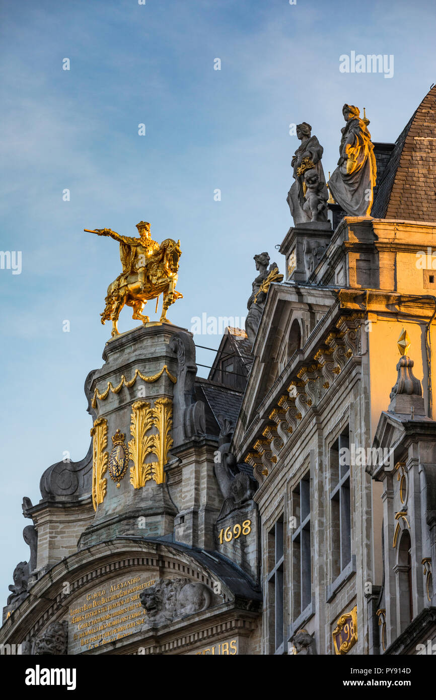 Brussels Grand Place facade, Statue of Charles de Lorraine on the house L'Arbre D'Or Stock Photo