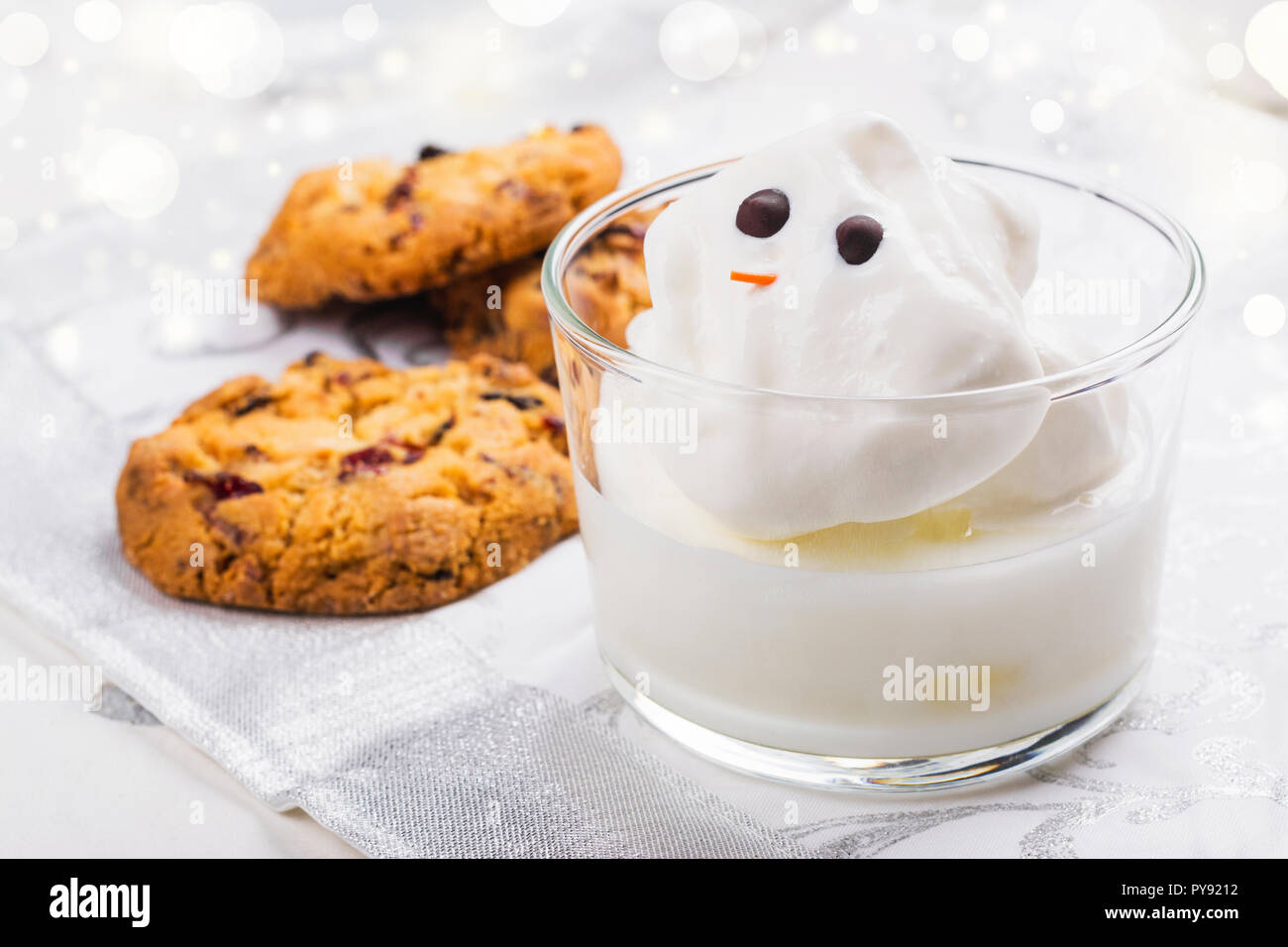 Biscuits Mince pies use for Sweets Snowman Shaped Novelty Treat Plate