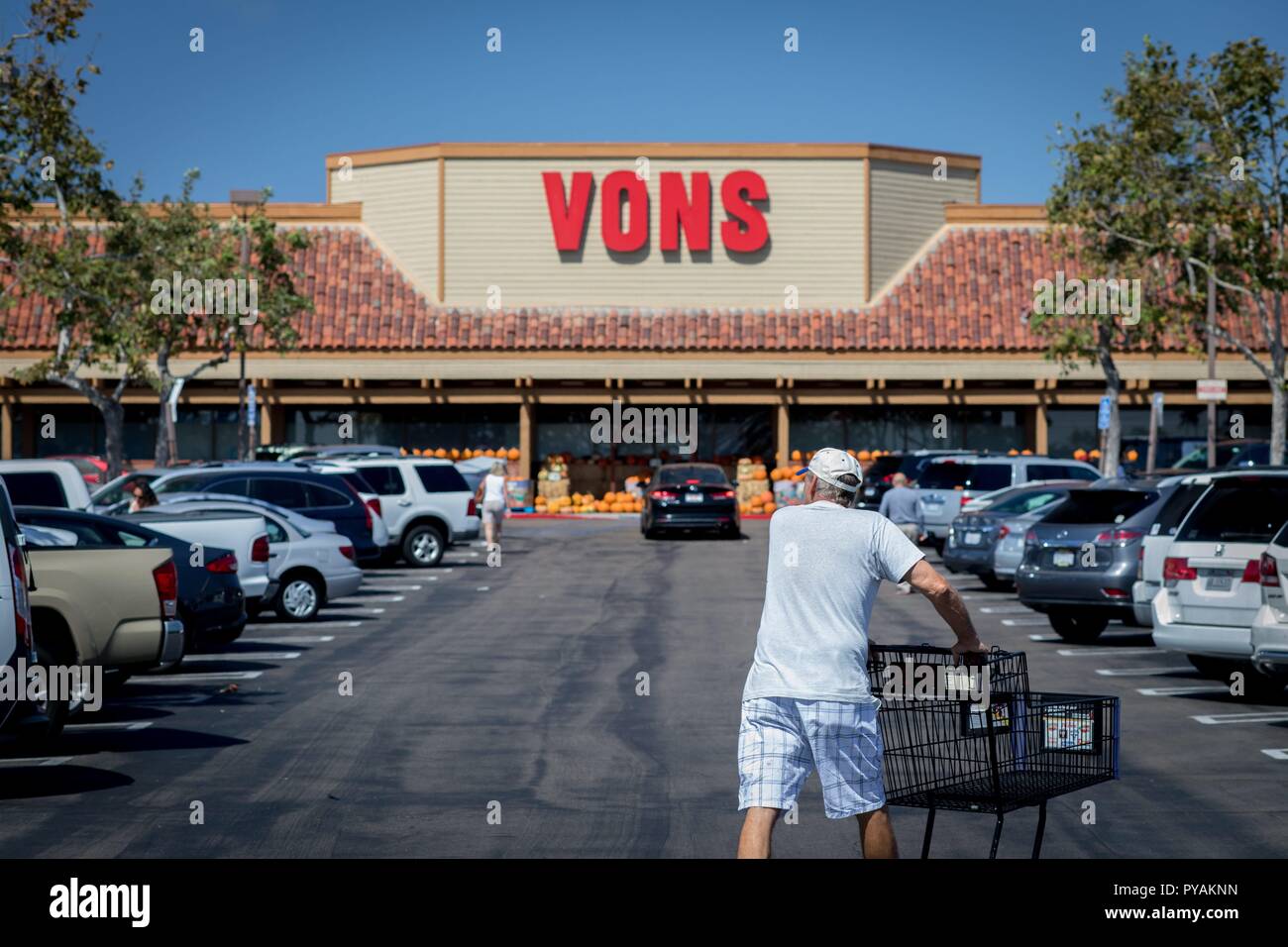 Vons supermarket hires stock photography and images Alamy