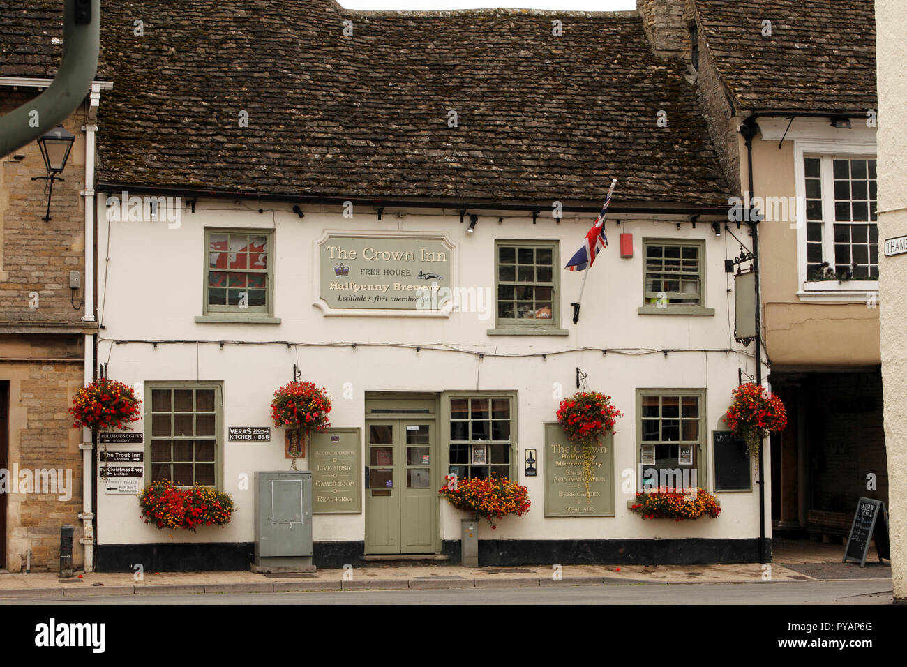 Lechlade. Crown Inn, Micro brewery. Halfpenny brewery. Stock Photo