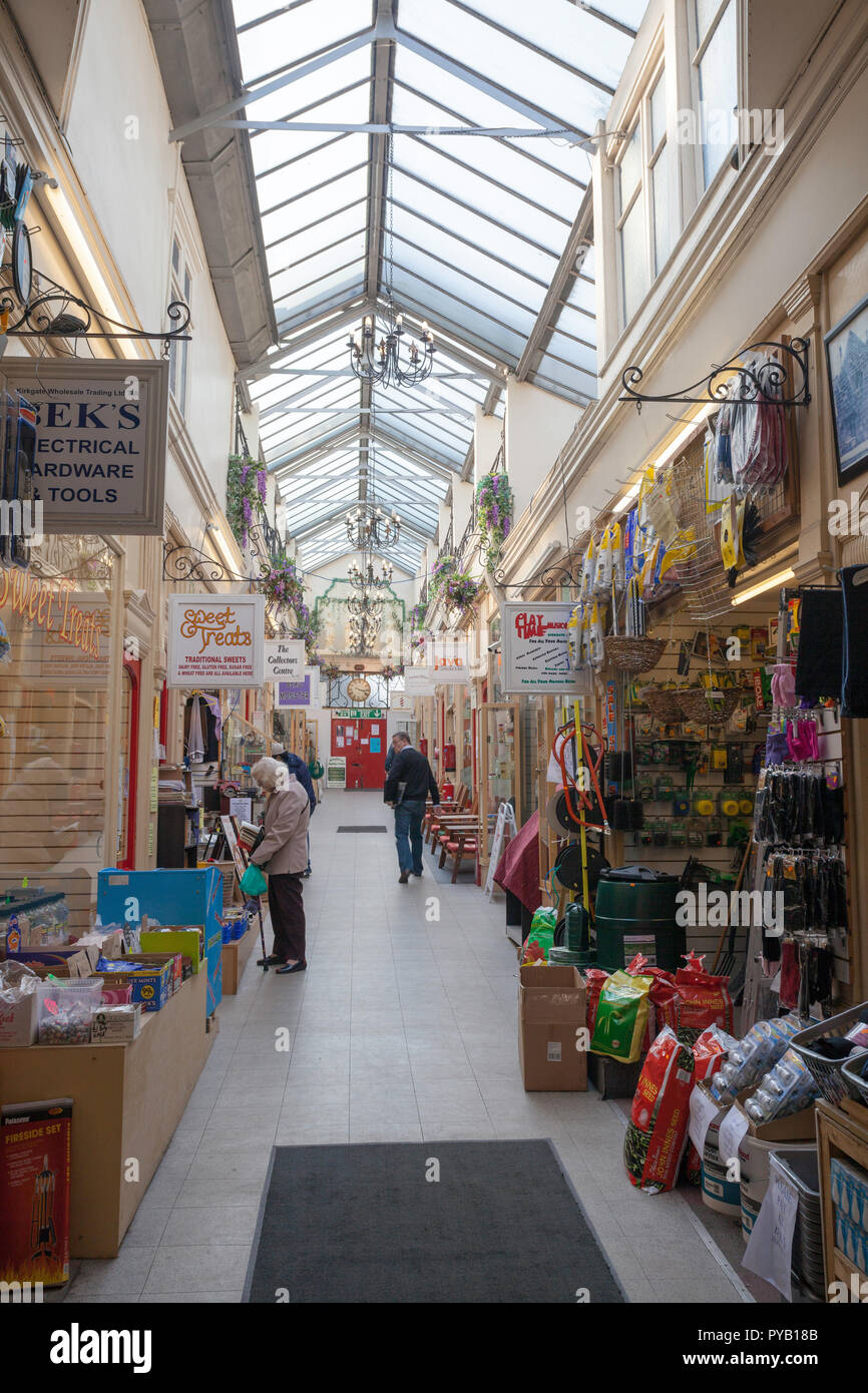 Glass roofed arcade hi-res stock photography and images - Alamy