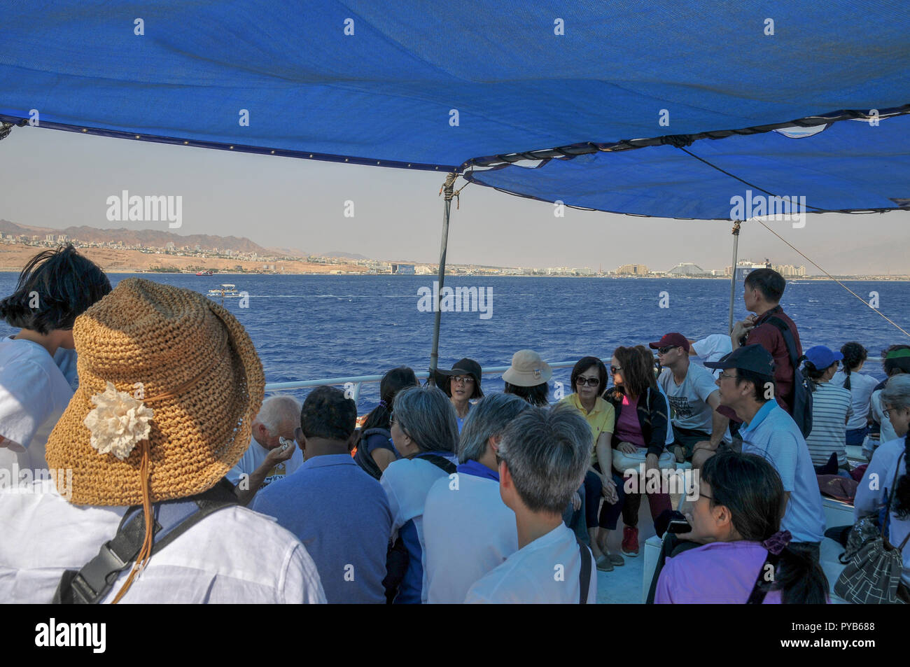 Glass bottom boat tour aqaba hires stock photography and images Alamy