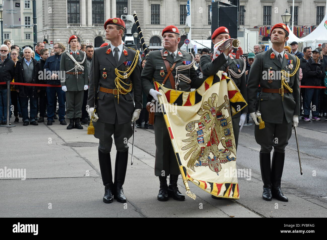 Vienna, Austria. 26 October 2018. Performance show of the Austrian Armed Forces on the national holiday in Vienna at the Heroes Square. Credit: Franz Perc/Alamy Live News Stock Photo