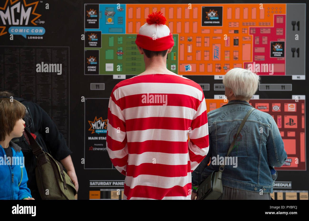 ExCel, London, UK. 26 October, 2018. Three day MCM Comic Con, comic book and cosplay event, opens at ExCel with many visitors in elaborate cosplay costume. Wally checks the information board. Credit: Malcolm Park/Alamy Live News. Stock Photo