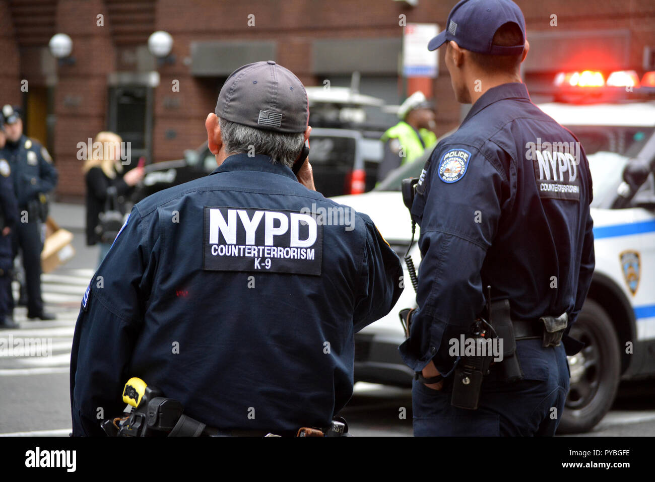 Manhattan, USA. 25th Oct 2018. Officials responding to a suspicious package at a post office in Midtown Manhattan. Credit: Christopher Penler/Alamy Live News Stock Photo