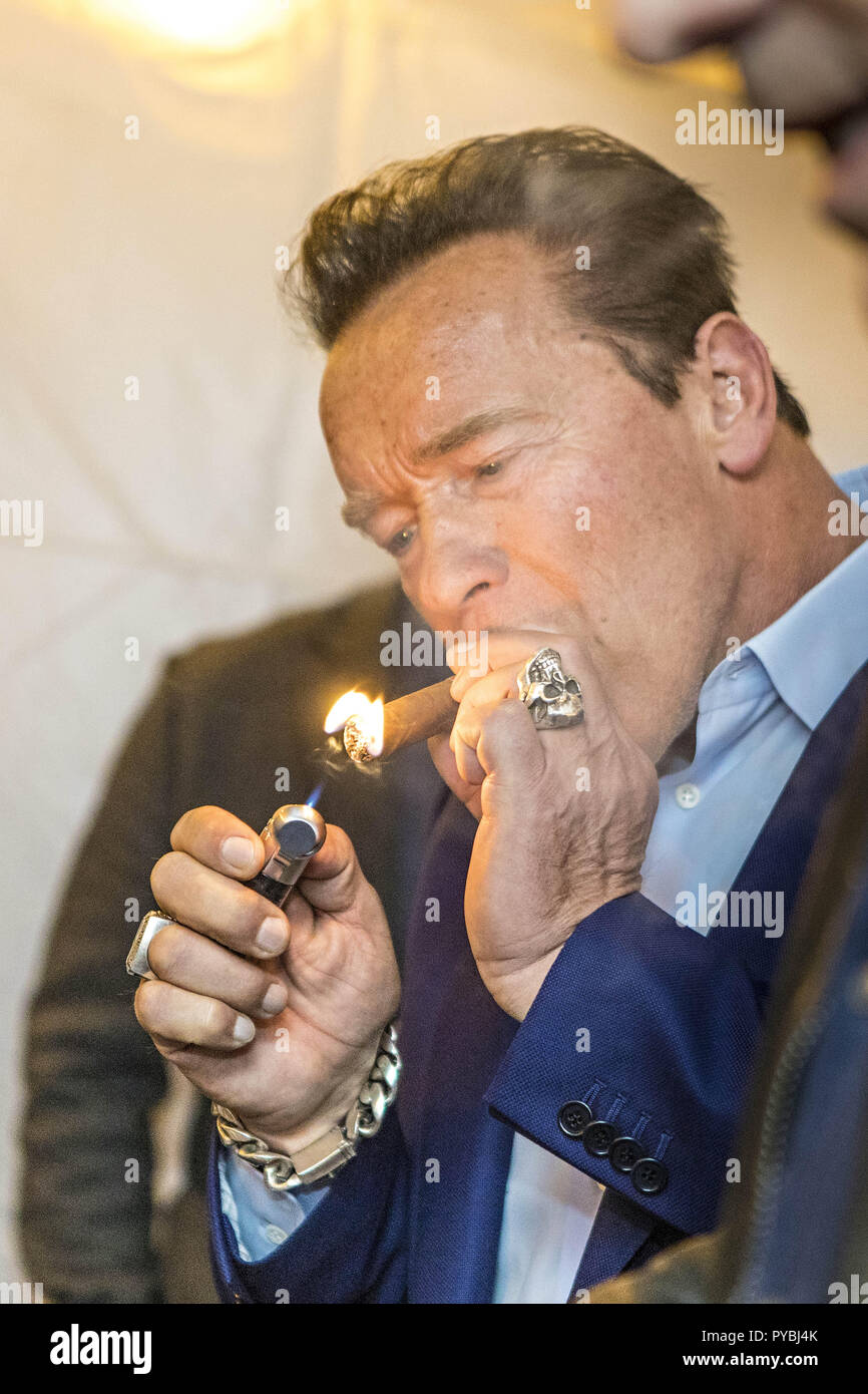 arnold schwarzenegger cigarette March 3, 2017 - Columbus, Ohio, U.S