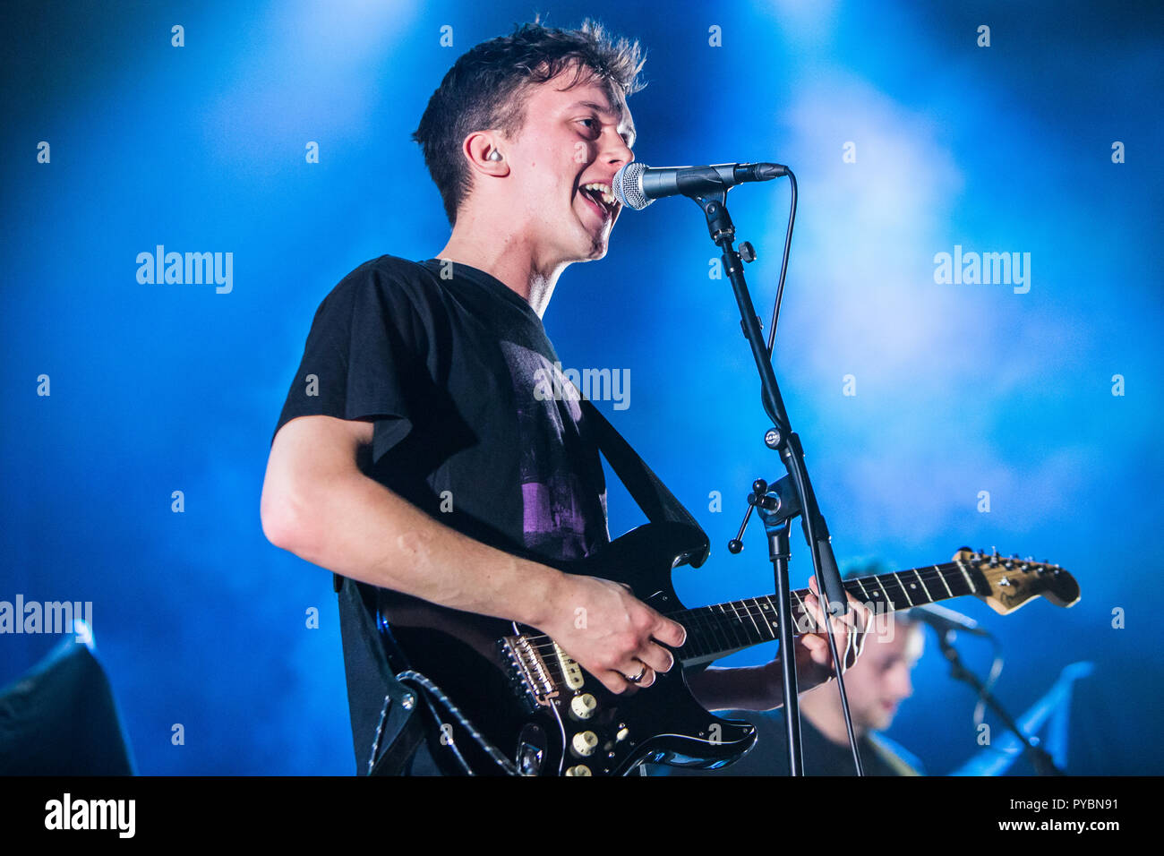 Ten tonnes show hi-res stock photography and images - Alamy