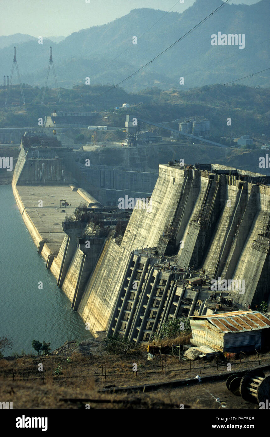 INDIA, Kevadia colony, Narmada large hydro power dams, construction site of SSP Sardar Sarovar Project Dam in Gujerat, the NGO Narmada Bachao Andolan, movement to save the Narmada, is opposing this Mega dam projects in the Narmada valley Stock Photo