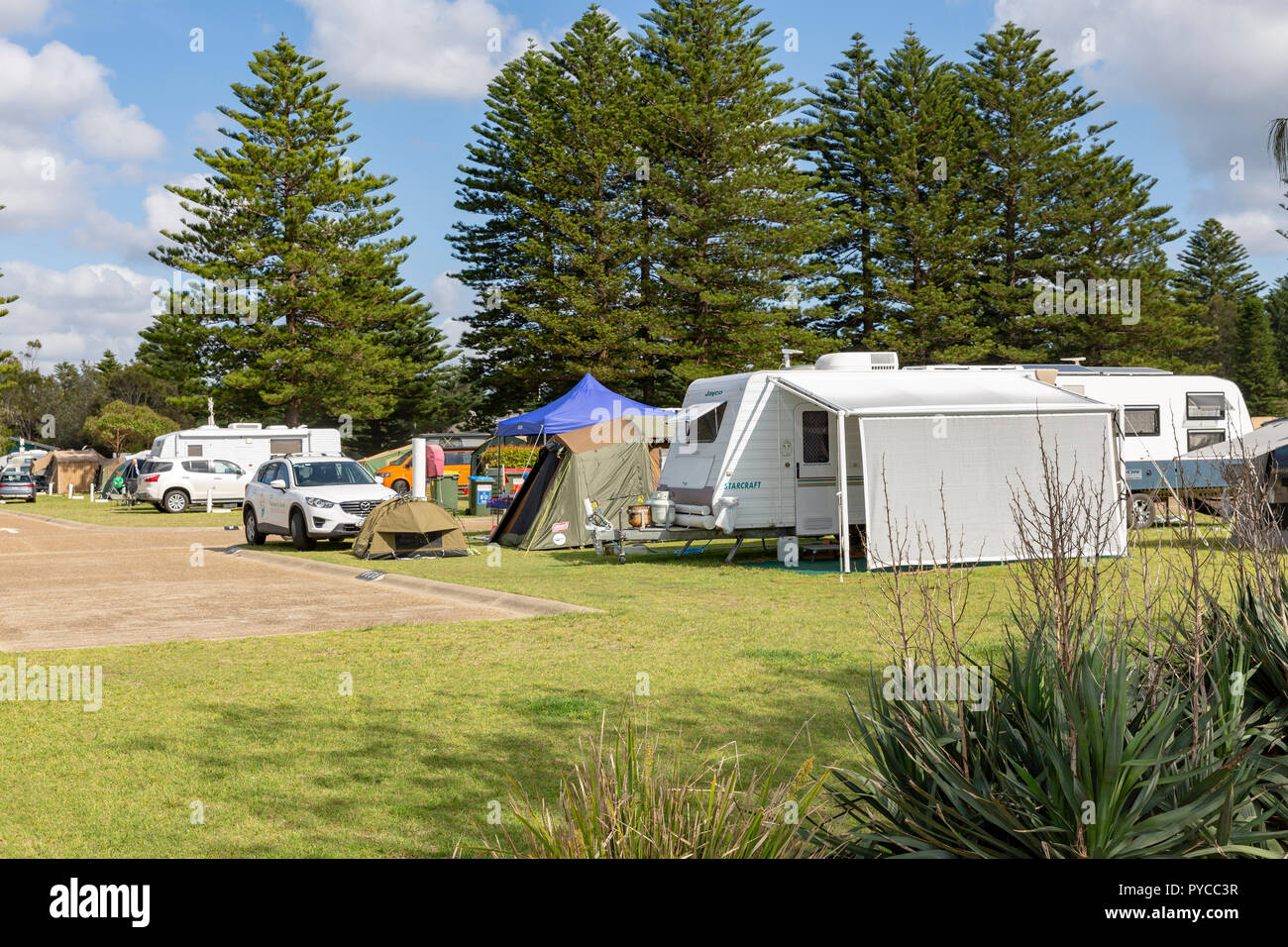 Sydney Lakeside caravan park and camping site in Narrabeen,New South  Wales,Australia Stock Photo - Alamy