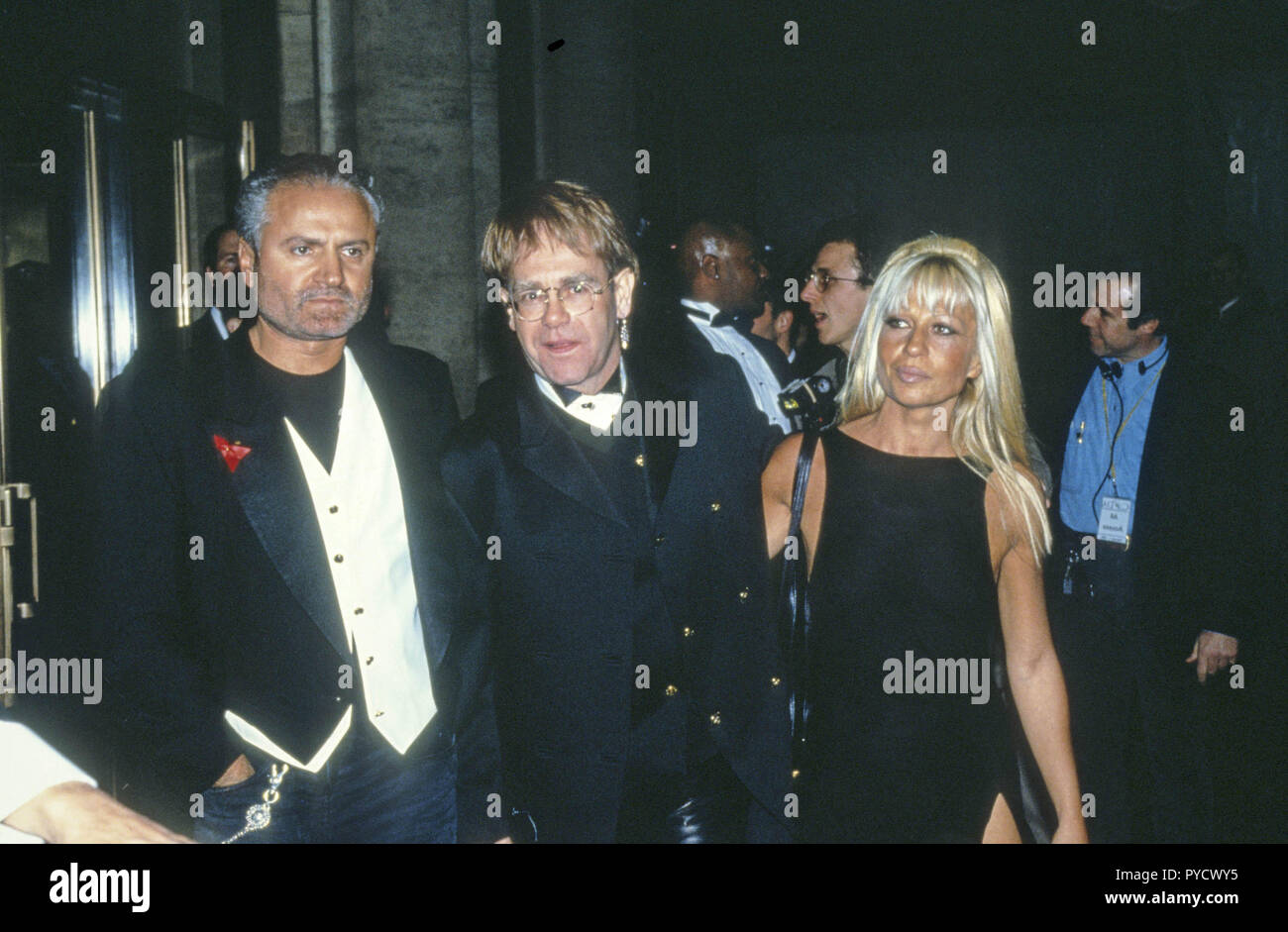 Premier Daarom tempel Elton john gianni versace hi-res stock photography and images - Alamy
