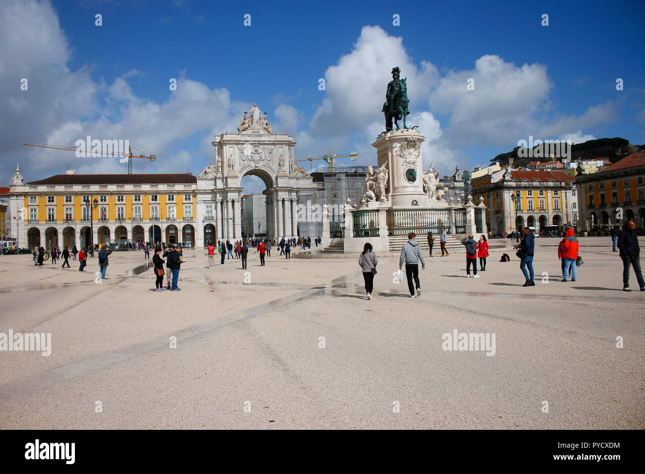 Arco da Rua Augusta, Estatua de Dom Jose I, Plaza de Comercio, Lissabon, Portugal Stock Photo