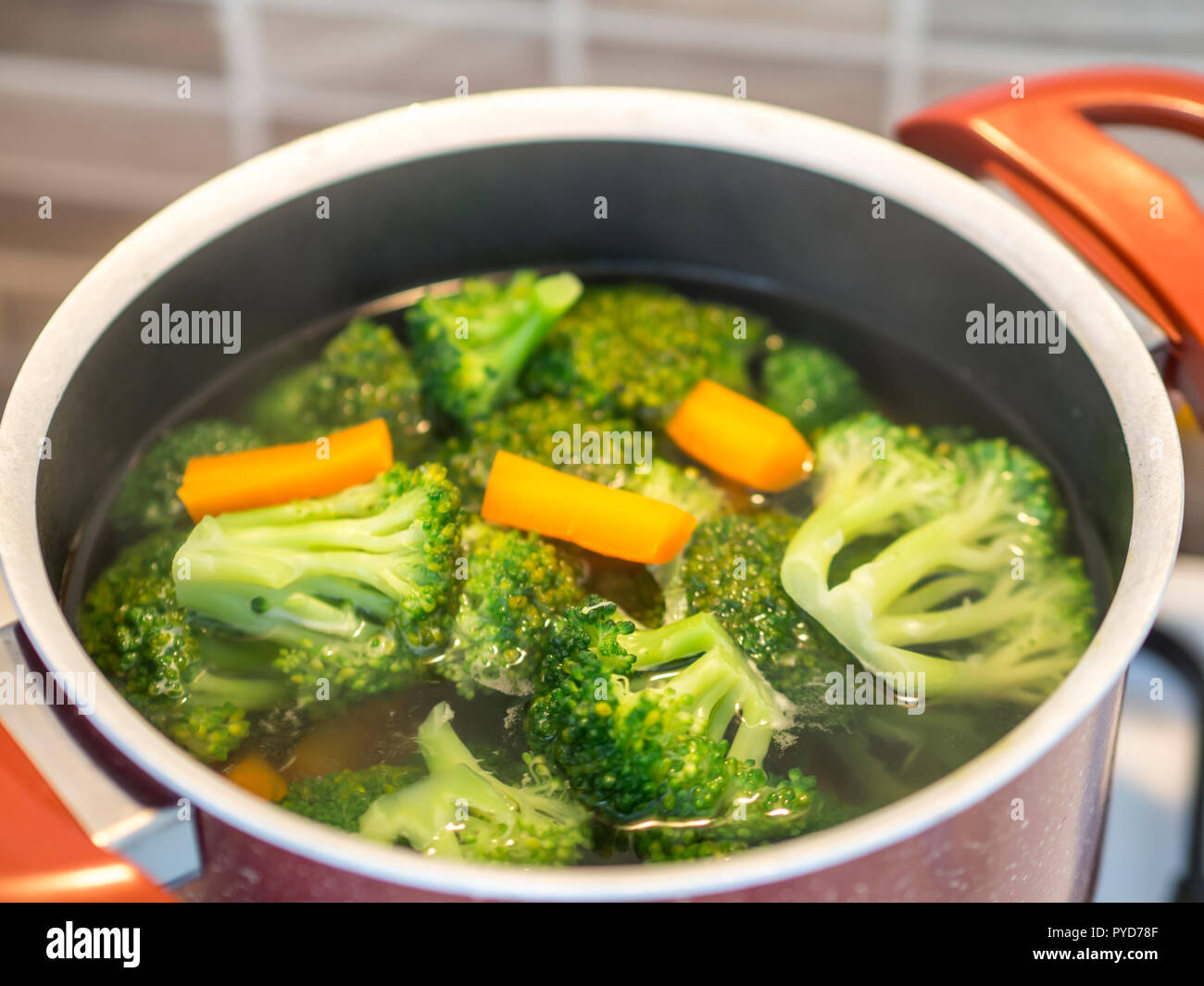 Boiling vegetables on stove hires stock photography and images Alamy