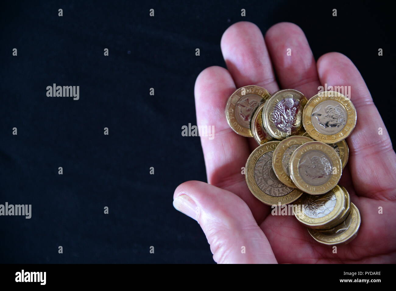 Cash in hand Stock Photo Alamy