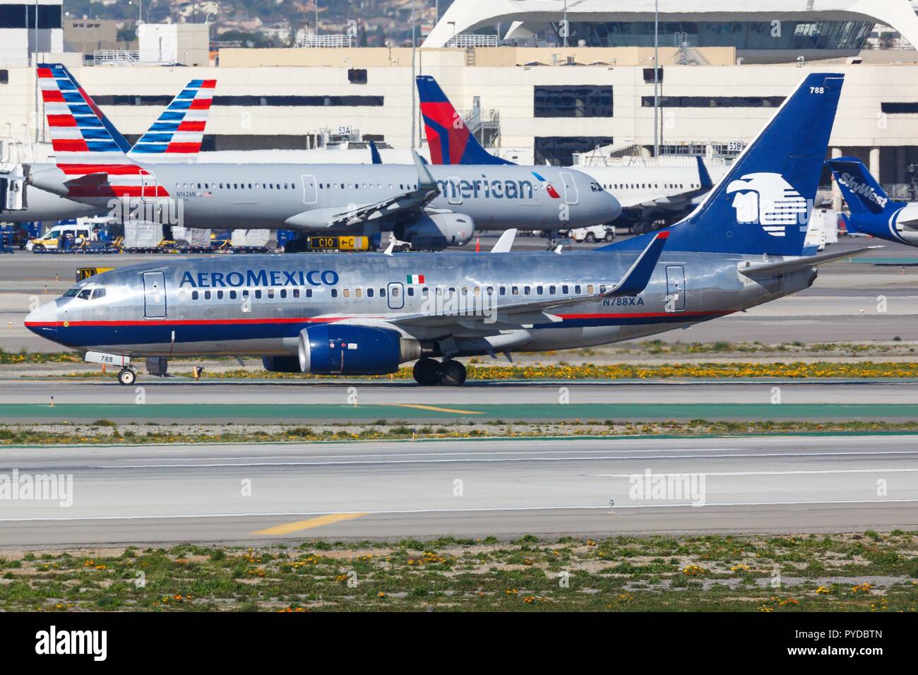 Los Angeles, USA - 22. February 2016: AeroMexico Boeing 737-700 at Los Angeles airport (LAX) in the USA. | usage worldwide Stock Photo