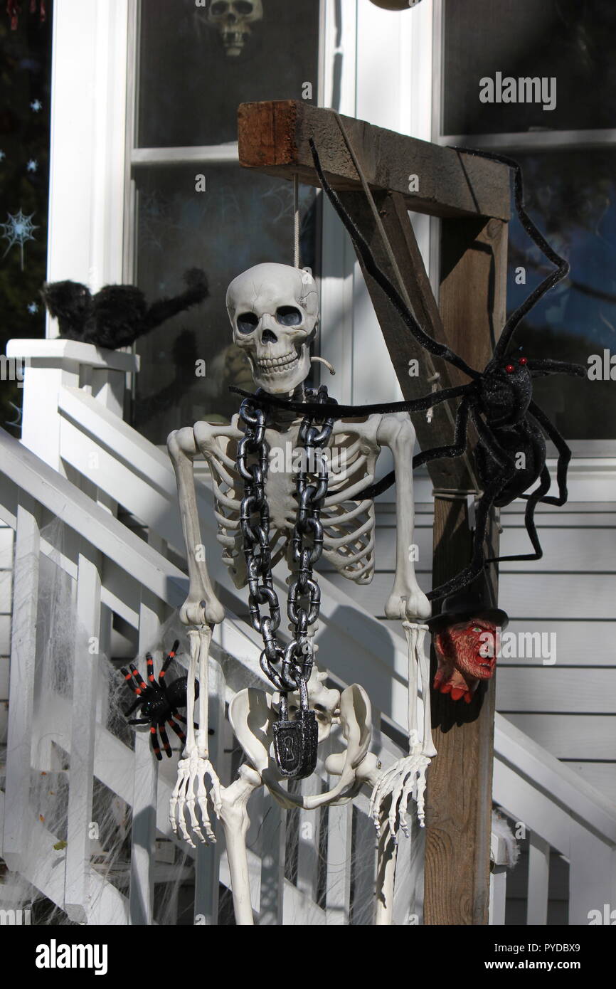 creative Halloween lawn decorations 