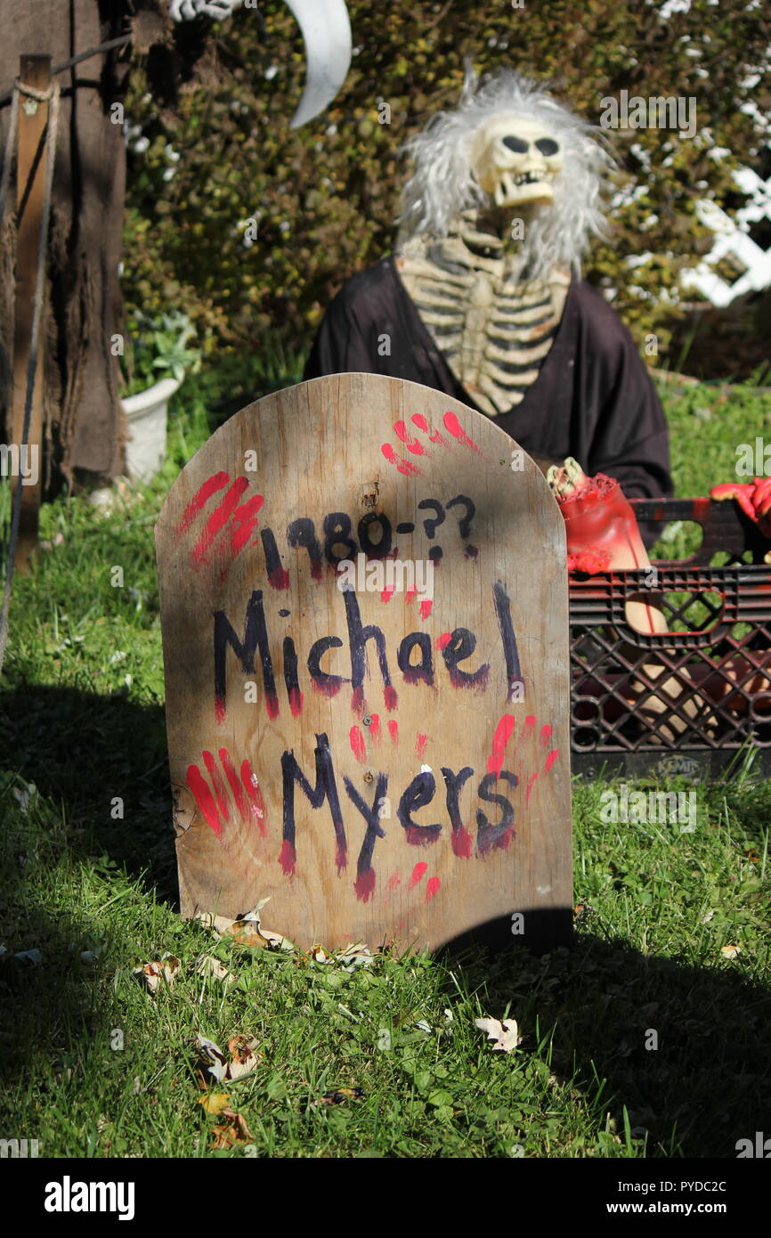 Michael Myers 1980 Tombstone As Creative Halloween Lawn