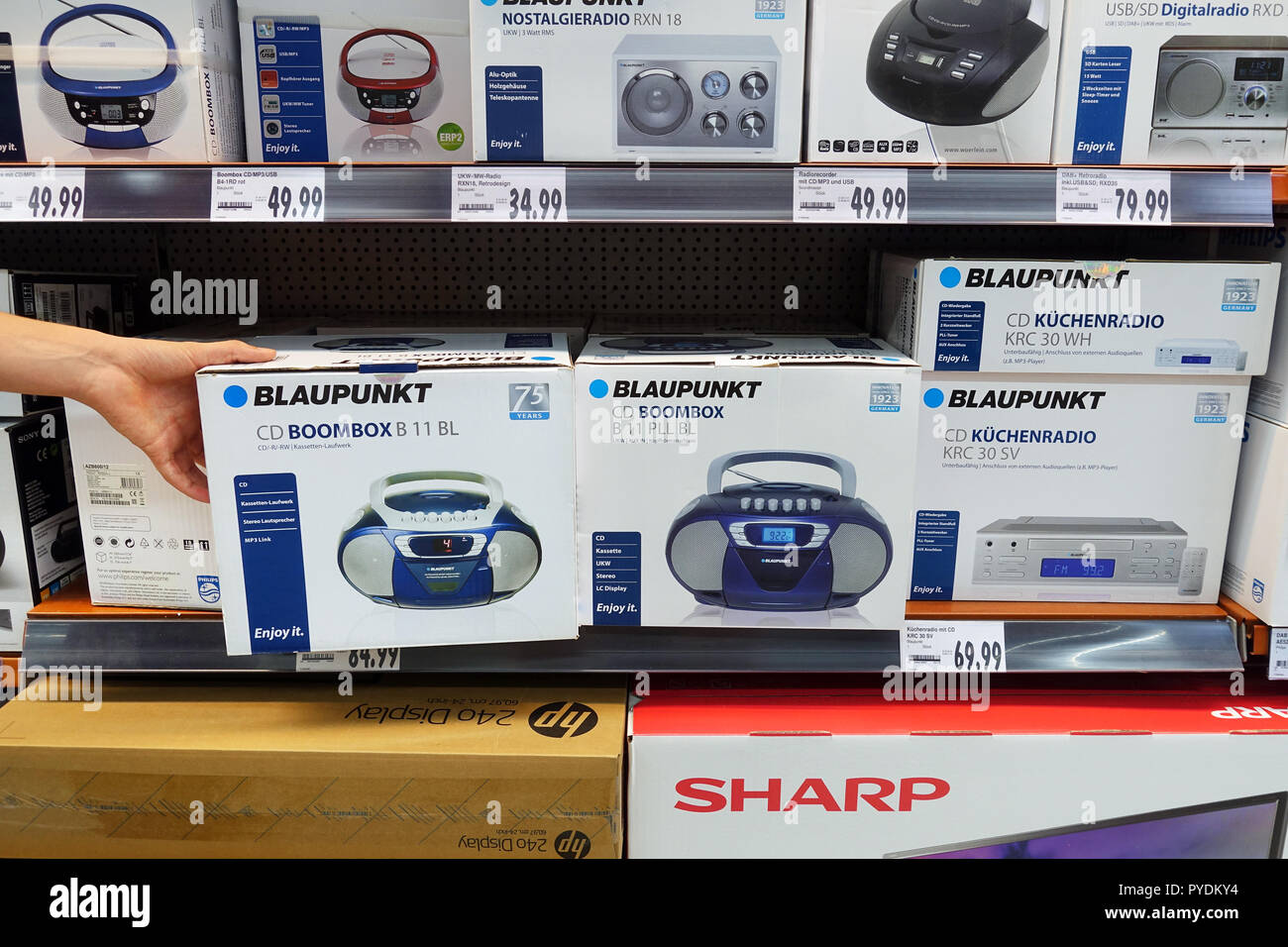 Appliance electronics department store hi-res stock photography and images  - Alamy