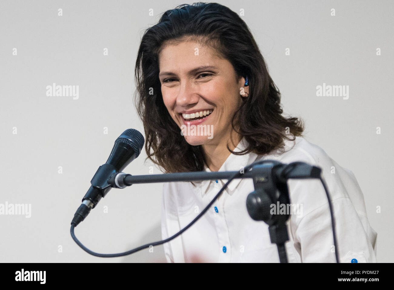 Milano, Italy. 26th Oct, 2018. Elisa Toffoli presents her new album "Diari  aperti" to her fans, singing in an acoustic showcase at the Mondadori in  Piazza Duomo in Milan. Credit: Pamela Rovaris/Pacific