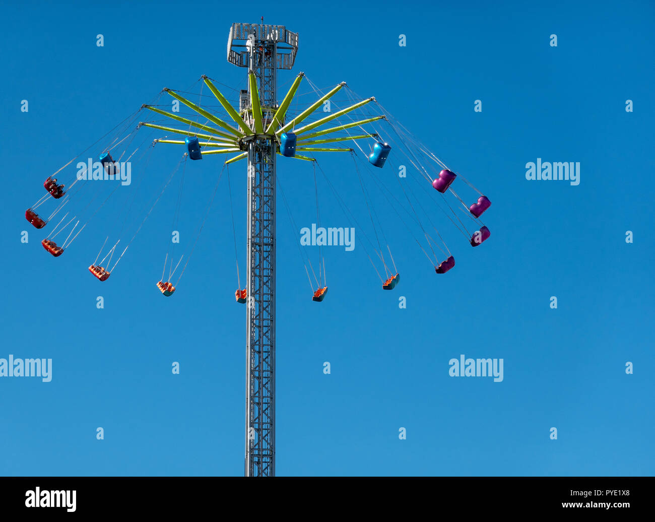 Honnover, Lower Saxony, Germany, October 13., 2018: Huge chain carousel with gondolas at a height of 60 metres in front of a bright blue sky Stock Photo