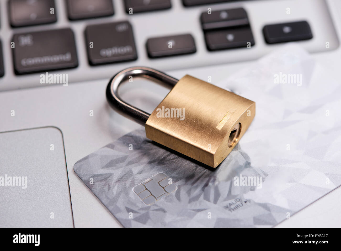 Credit cards money computer hi-res stock photography and images - Alamy