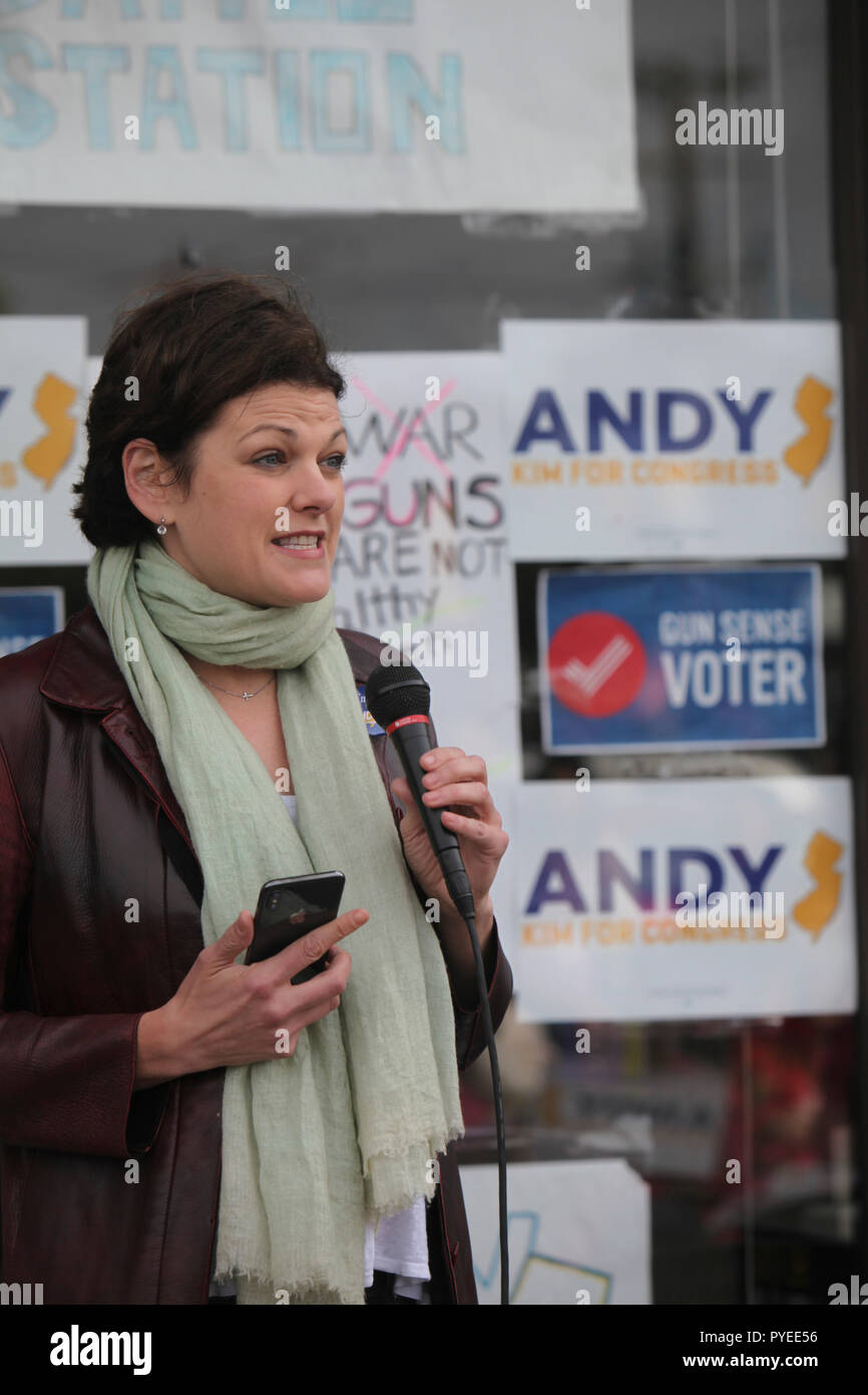 Oct 20, 2018. In a key battleground district in New Jersey, Democratic Challenger Andy Kim holds a ”Women’s Rally” to empower and encourage women to vote in the 2018 Midterms. Fomer Miss America, Actress and Broadway Perfomer, Kate Shindle speaks to the hundreds of folks that turned out. Andy Kim, a former national security official during the Obama administration and Republican Rep. Tom MacArthur are locked in a “statistical tie” in the 3rd Congessional District in South Jersey. A new Stockton University poll shows MacArthur, a prime mover in the effort to repeal the Affordable Care Act under Stock Photo