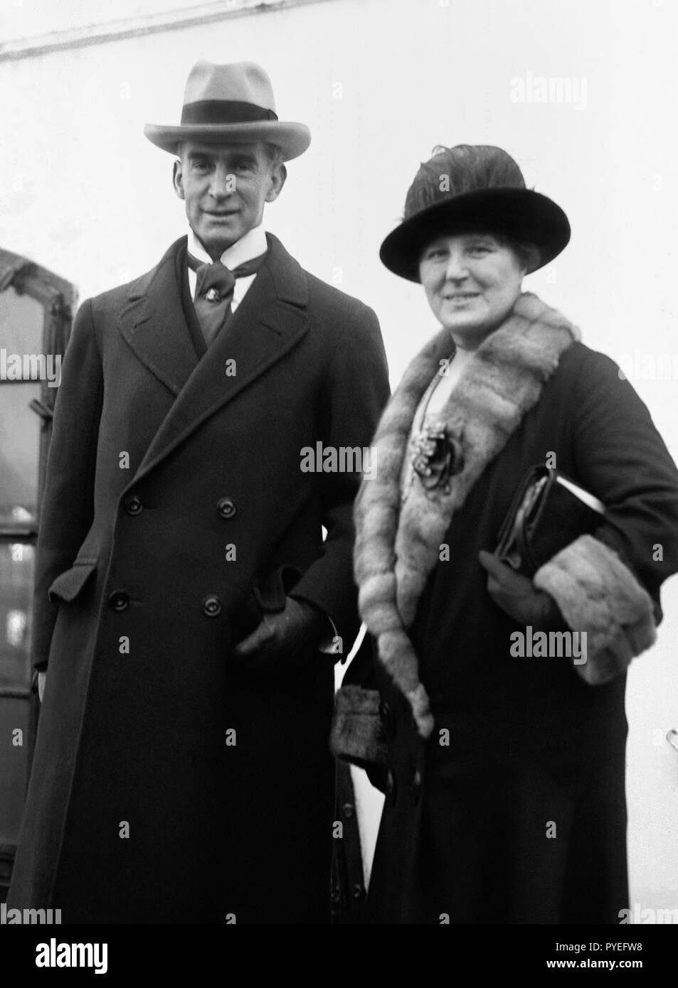 British artist Francis ('Frank') Owen Salisbury (1874-1962) and his wife, Alice. His work was in demand on both sides of the Atlantic and he was known as “Britain’s Painter Laureate”. Best known for his portraiture, Salisbury painted HM Queen Elizabeth II, President Franklin D. Roosevelt, and Sir Winston Churchill, including the iconic images The Siren Suit and Blood, Sweat and Tears. Stock Photo