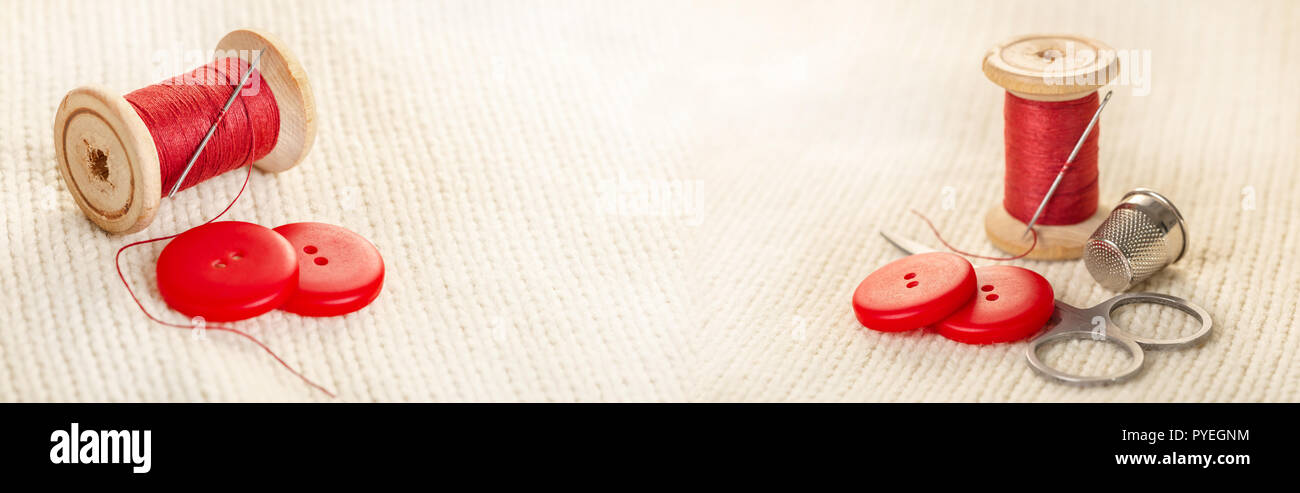Set colored thread buttons hi-res stock photography and images - Alamy