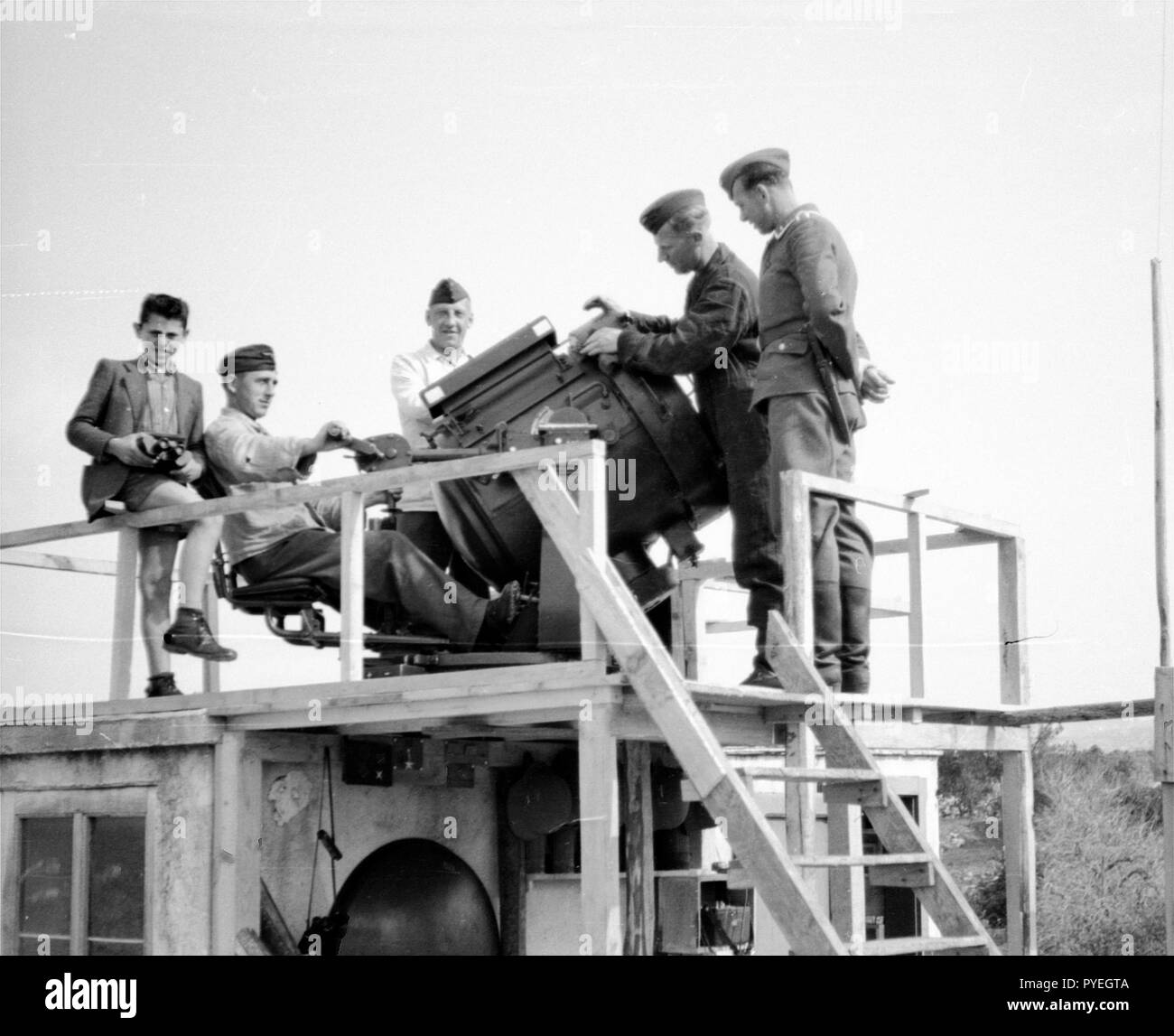 Wehrmacht Luftwaffe Suchscheinwerfer / Flakscheinwerfer – German Air Force Searchlight / Anti Aircraft Headlight Stock Photo