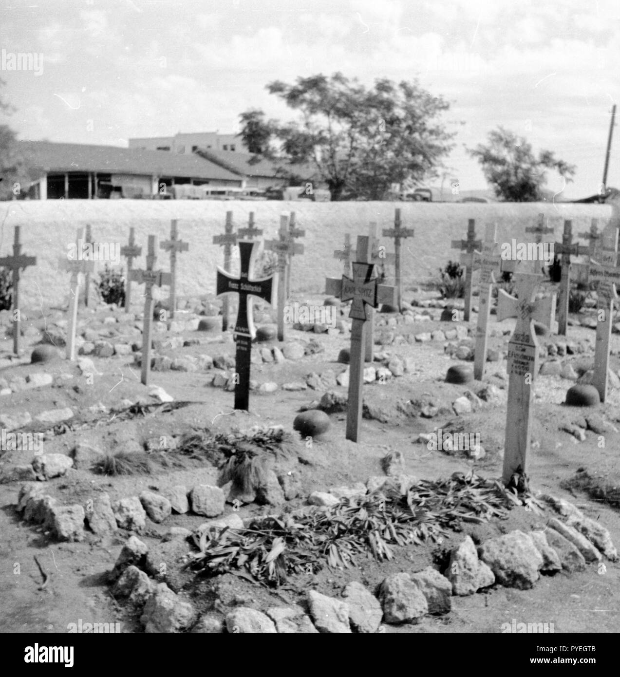 Wehrmacht Heer / Luftwaffe Kriegsgräber / Soldatenfriedhof - German Army / German Air Force War Graves / Military Cemetery Stock Photo
