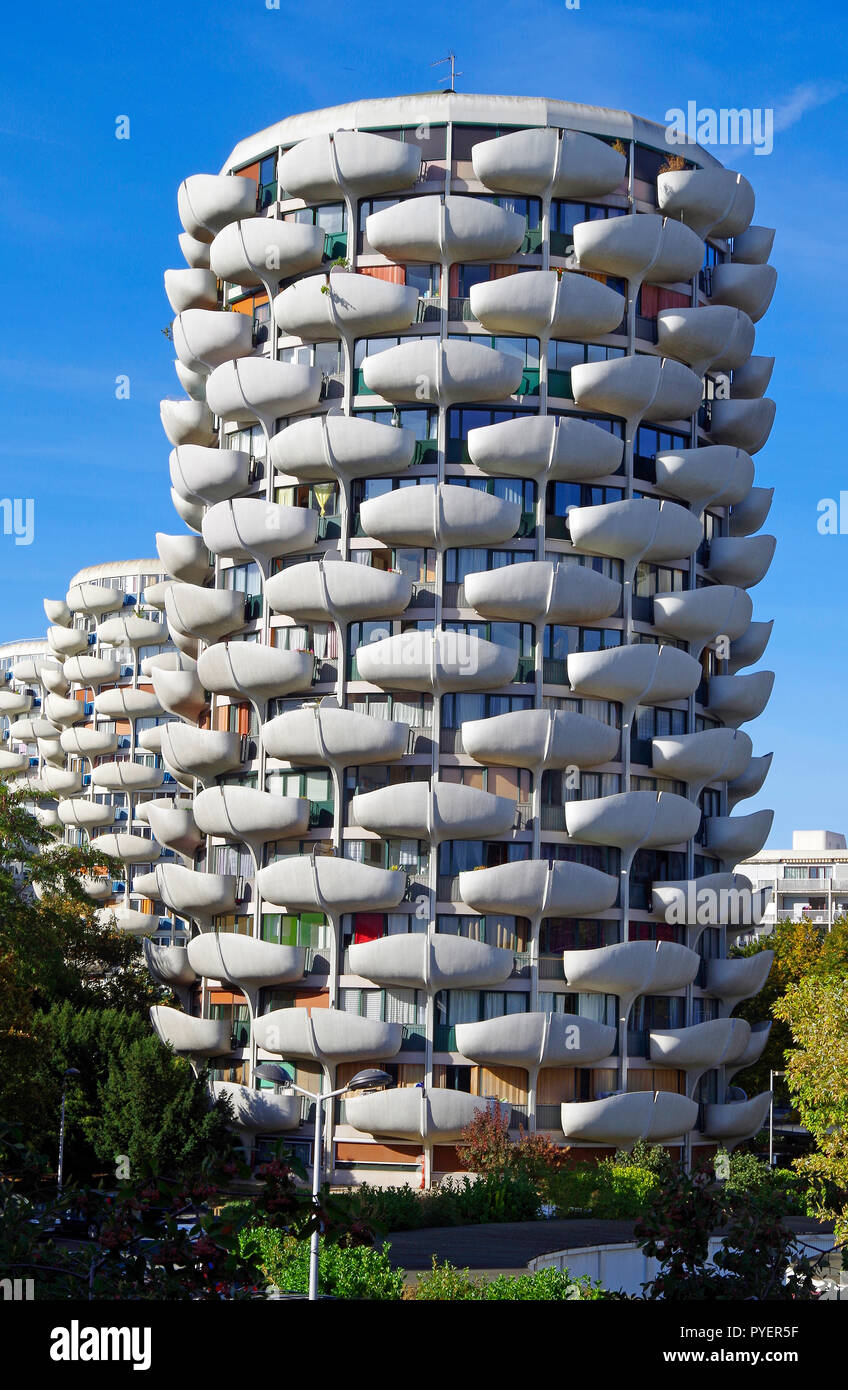 Les Choux de Creteil, a mostly high-rise housing estate in suburban Paris, with curved concrete balconies which create private open air spaces Stock Photo