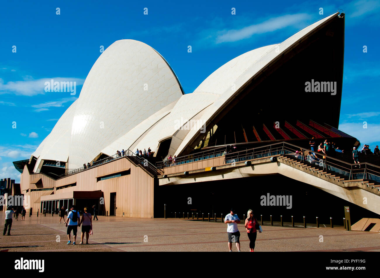 SYDNEY, AUSTRALIA - April 4, 2018: Iconic Opera House in touristic ...