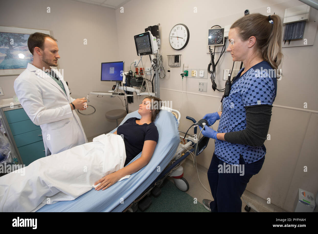Hospital emergency room rush hi-res stock photography and images - Alamy