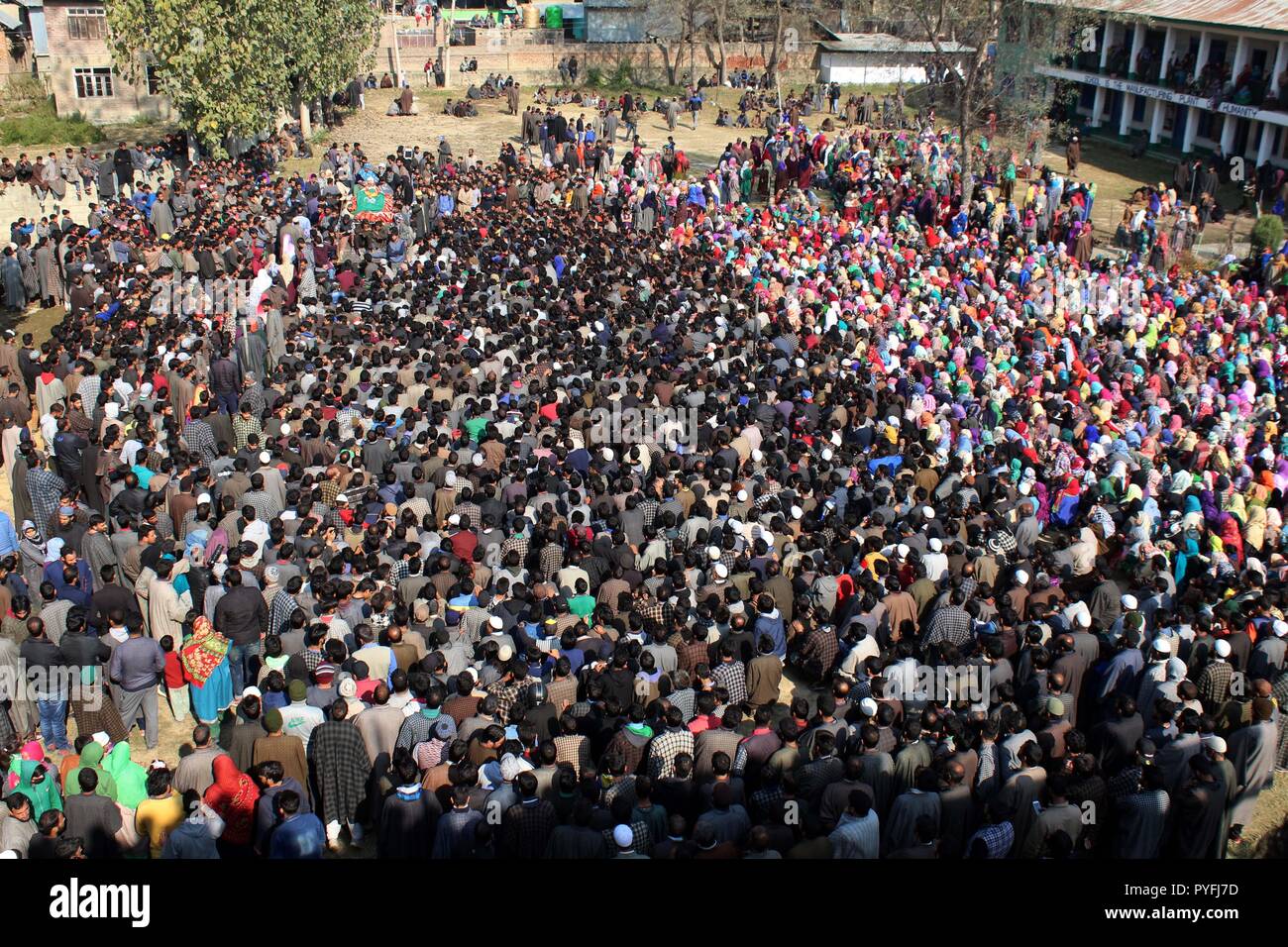 Anantnag, India. 26th Oct, 2018. Thousands of Villagers gathered to offer funeral of a Slain Kashmiri Rebel Sahir Ahmad Makroo at his native village Arwani Anantnag. Credit: Muneeb Ul Islam/Pacific Press/Alamy Live News Stock Photo