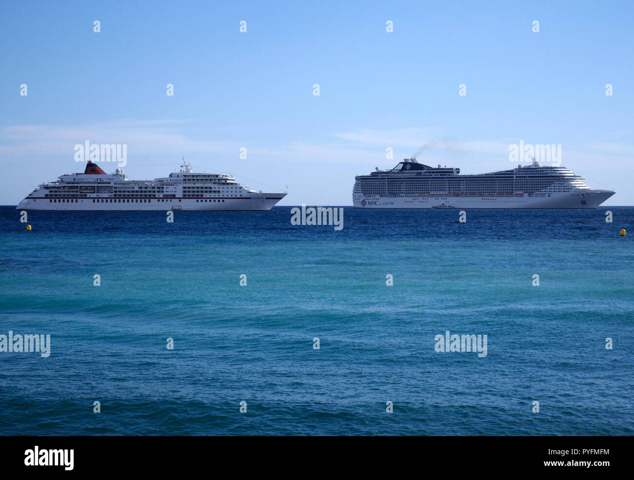 AJAXNETPHOTO. 2018. CANNES, FRANCE. - COTE D'AZUR RESORT - THE HAPAG LLOYD CRUISE LINER EUROPA (L) AND MSC FANTASIA ANCHORED IN THE BAY. PHOTO:JONATHAN EASTLAND/AJAX REF:GX8 180310 771 Stock Photo