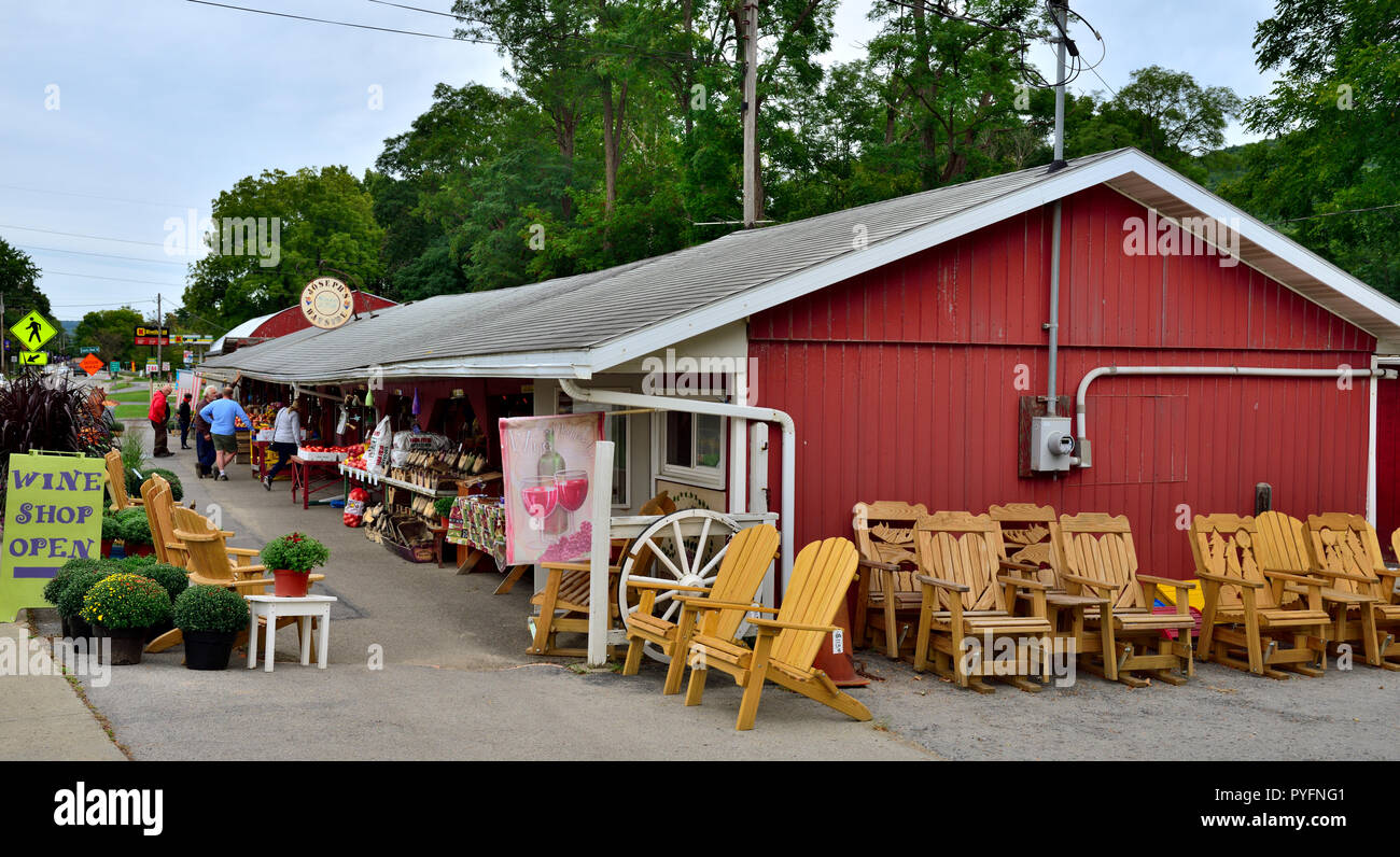 Roadside farmers market stall town of Naples in the finger lake region of New York state, USA Stock Photo
